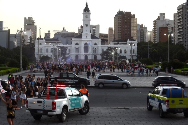 UPD en La Plata: fuertes controles del municipio en Plaza Moreno y las principales escuelas