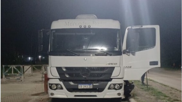 Trágico accidente en La Plata: una mujer perdió la vida tras chocar contra un camión