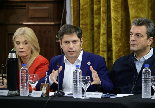 Gobernadores y dirigentes peronistas buscan unificar la postura contra la Ley Ómnibus de Milei, y hablarán del paro de la CGT