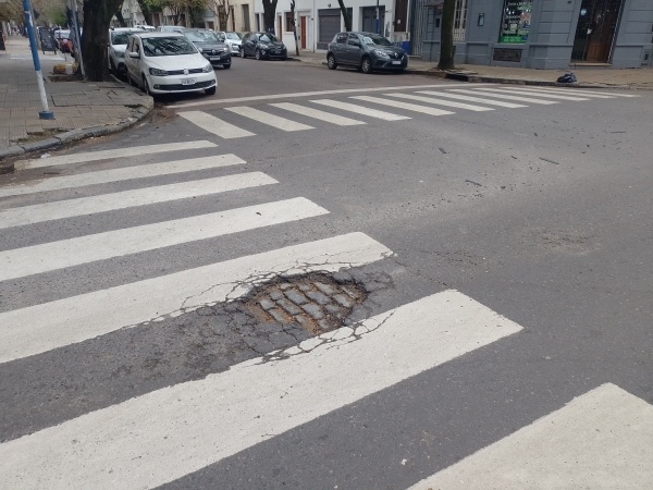 Pidieron que se mejore el estado del asfalto en distintos puntos del casco urbano