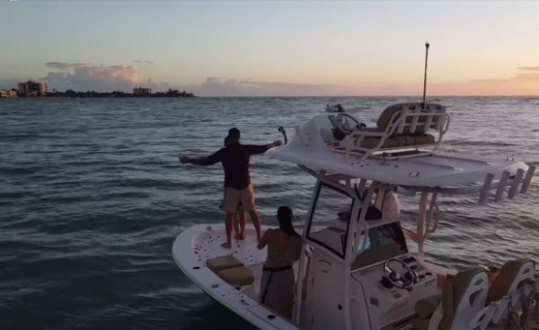 Le pidió matrimonio en un yate, pero el anillo terminó en el mar: "Entré en pánico y..."