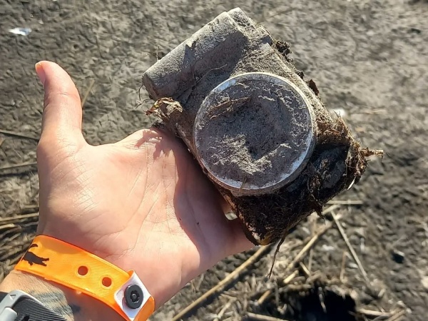 Hallaron una cámara de fotos que estuvo 6 años bajo el agua en Corrientes, se viralizó y hubo final feliz: "Todo funciona..."