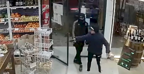 Una banda de motochorros ataca a los comerciantes de Gonnet