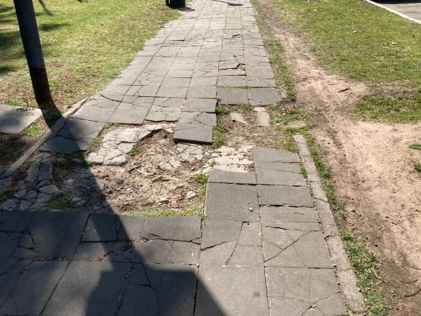 "Ni siquiera les importa arreglarlo": El enojo de una vecina por el estado de plaza Belgrano