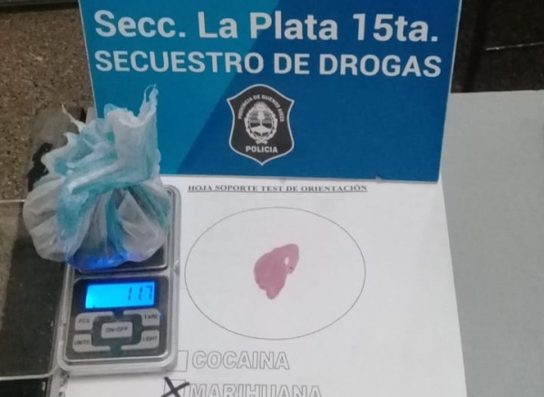 Remisero platense circulaba con drogas y quedó detenido en Olmos