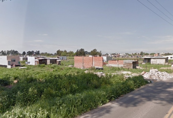 Balearon a un chico en Villa Elvira para robarle el celular