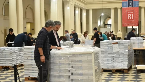 La Junta Electoral bonaerense analiza si van a reimprimir las boletas en Buenos Aires tras la renuncia de Espert