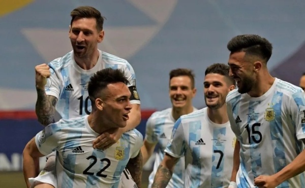 &ldquo;Necesito que a Messi le vaya bien&rdquo;: la c&aacute;bala que es furor en Twitter recibi&oacute; ayuda de una reconocida marca de cerveza