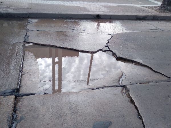 En Los Hornos alertaron que "dentro de poco tendremos una laguna artificial"