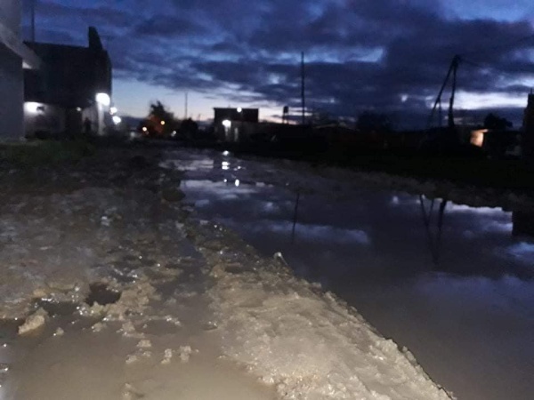 Piden que arreglen de manera urgente las calles de Olmos: "Son unos in&uacute;tiles, no hacen nada por el barrio"