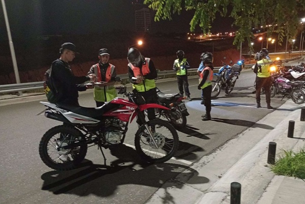 Una concejala propuso controlar las juntadas y picadas nocturnas de motos en La Plata