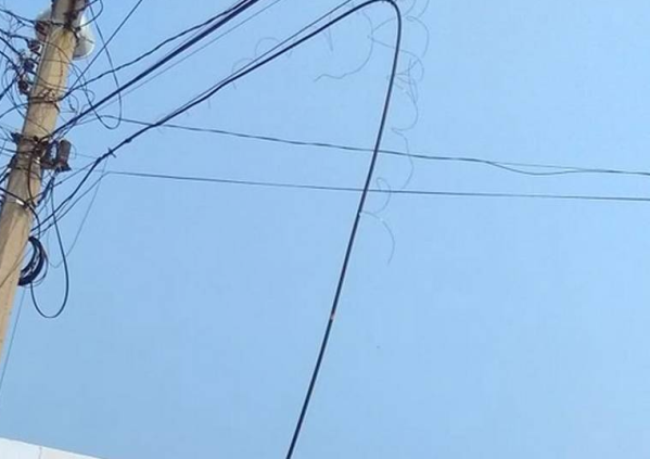 La última tormenta en La Plata dejó un cable 'cortado y colgando' y nadie se hace cargo