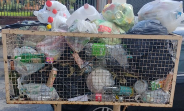 Un olor nauseabundo y basura acumulada, la preocupación de los vecinos de 46 entre 14 y 15