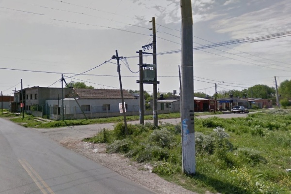 Intentaron detenerlo por circular en una moto adulterada, se volvió loco y atacó a los policías