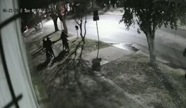 A punta de pistola, atacaron y maniataron a una pareja de ancianos en una entradera en Ringuelet