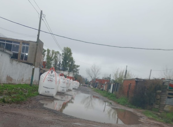 En Villa Elvira reclamaron mejorado de calles sobre la 116 bis de 600 a 602