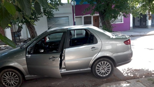 Delincuentes vandalizaron un auto en El Mondongo y los vecinos piden "más seguridad"