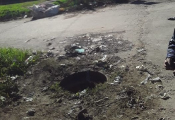 En 145 y 70 alertaron por un pozo sin tapa que puede causar un grave accidente