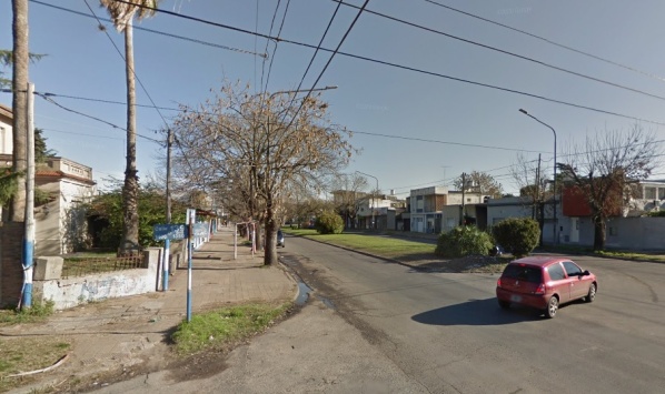 Se olvidó los vidrios bajos y le robaron los papeles del auto en Los Hornos