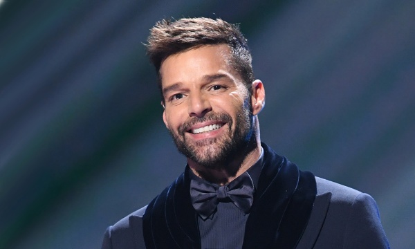 Así "picotea" Ricky Martin a la madrugada... ¡Hay foto!