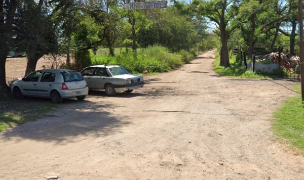 "No vuelvas por el barrio": iba a ver a una amiga a Los Hornos, fue atacado por el ex novio de ella y lo dejaron en el piso