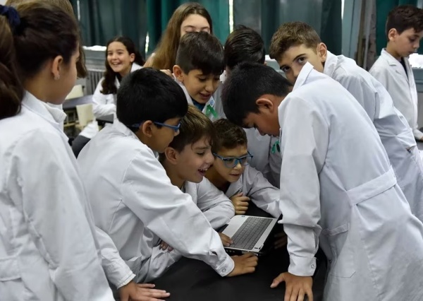 Reflotan el proyecto de WiFi gratis en las escuelas de La Plata pero ahora se financiaría con la Tasa de Seguridad e Higiene