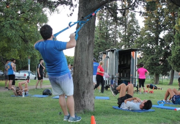 Yoga, baile, taekwondo, gimnasia y más: el cronograma completo de actividades en plazas y parques de La Plata