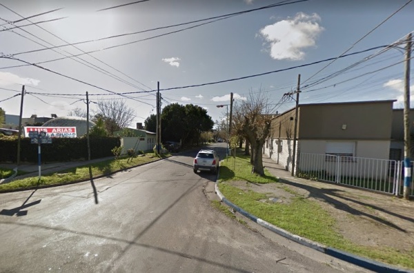 Buscan a un grupo de delincuentes que desvalijaron una casa en Los Hornos