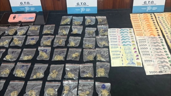 Detuvieron a cuatro jóvenes por venta de droga en La Plata: tenían 113 gramos de marihuana y más 200 mil pesos en efectivo
