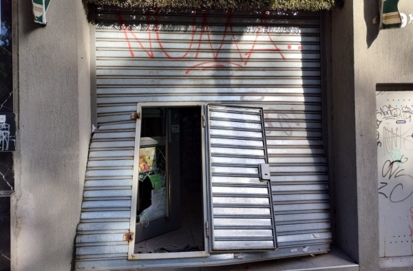 Entraron a una dietética en 66 entre 3 y 4 pero no se llevaron nada: los sujetos dejaron la entrada con sangre