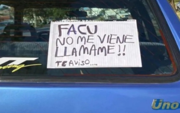 "Facu no me viene...": una joven se volvi&oacute; viral por un ins&oacute;lito cartel que peg&oacute; en un auto