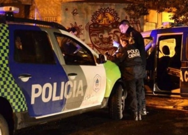 Le arrancaron tres dientes a un jubilado platense durante un brutal robo: "Por la frazada no me entendía lo que le decía"