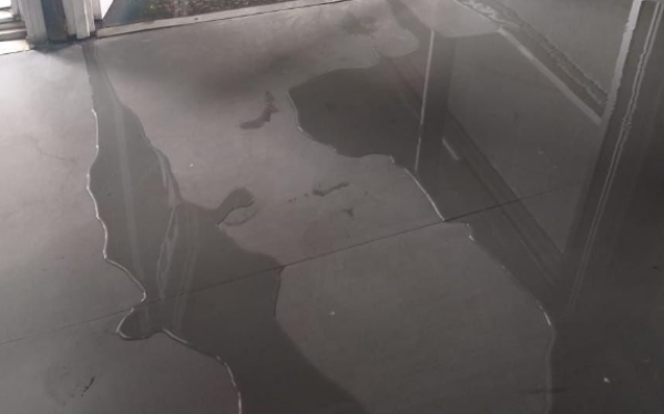 El personal de la Torre I denunció la presencia de líquidos cloacales en uno de sus pisos