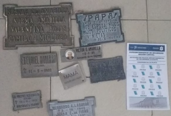 Alertan por el robo de placas de bronce en el cementerio de La Plata