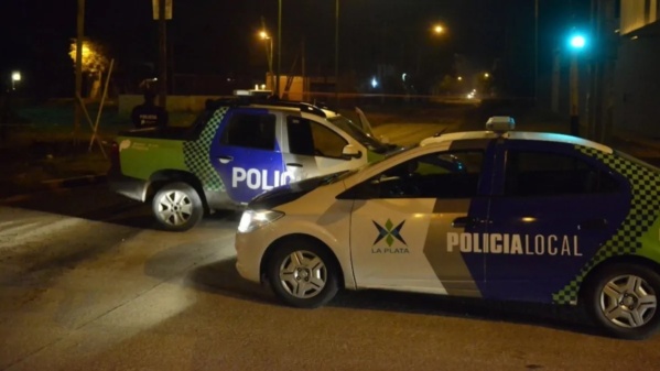 Un hombre “cacheteó” a su hija de 14 años en La Plata: la menor llamó a la policía y quedó detenido