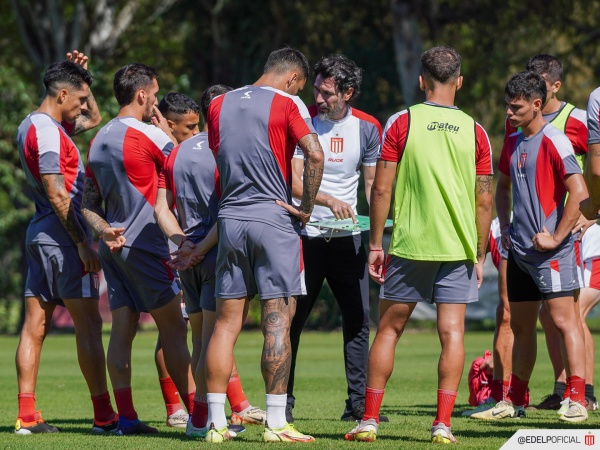 ¿Qué futbolista podría perder Eduardo Domínguez?