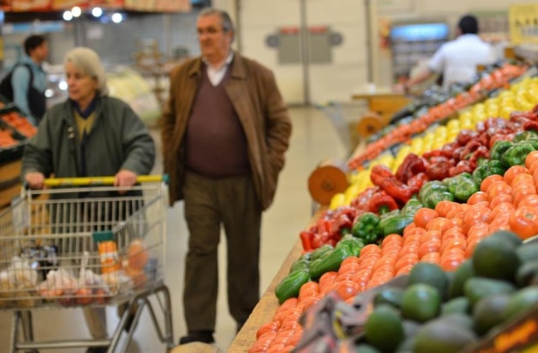 El Gobierno estimó que la inflación fue del 2,2% en la última semana: frutas y verduras lideraron los mayores incrementos