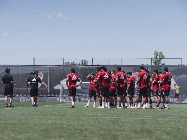 No le renovaron el contrato, su familia pretende seguir en La Plata y en silencio encamina su retorno a Gimnasia