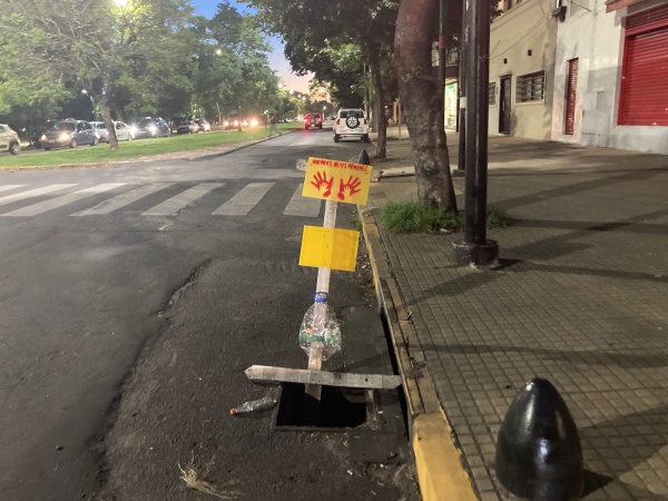 Vecinos reclaman por un "hueco" al costado del Parque Saavedra