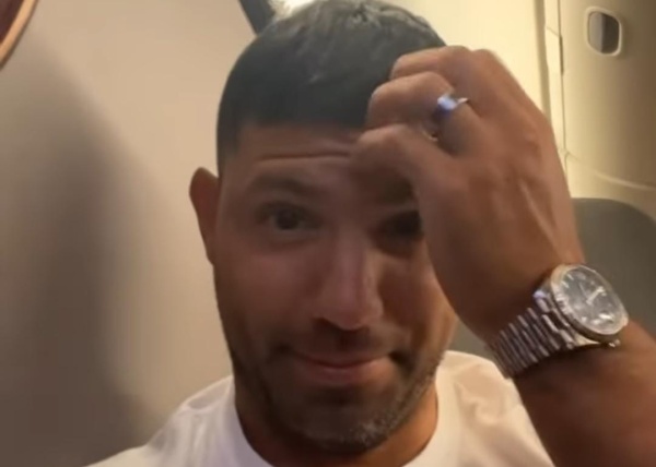 "Todo el viaje así": el anecdótico momento que vivió el Kun Agüero en su viaje a Qatar para apoyar a la Scaloneta