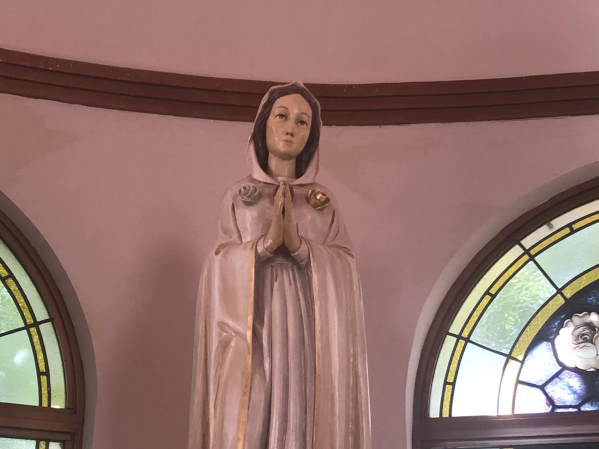 Robaron la corona de la virgen de la parroquia María Rosa Mística de La Plata: "Te bendigo y espero que la devuelvas"
