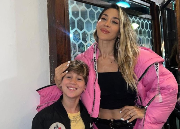 Jimena Barón y el particular mensaje que compartió en el grupo de WhatssApp con las mamás del colegio de su hijo Momo