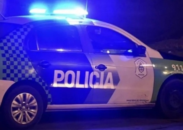 Pasó por encima del pie de un policía: los testigos afirman que fue accidental