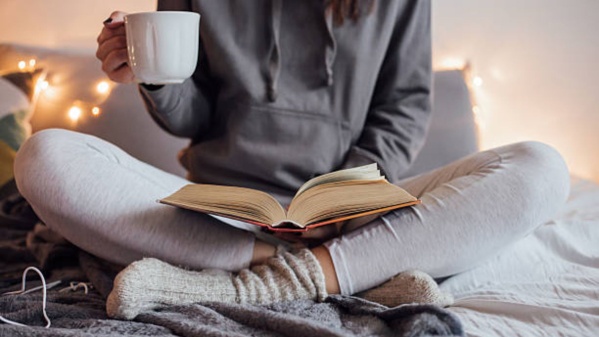 Un ratito de lectura y un mimo a la salud: siete beneficios de leer a diario