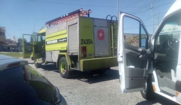 Vecinos incendiaron la casa de un hombre en Arturo Segu&iacute; tras acusarlo de abuso