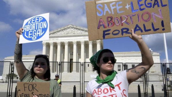En Kansas votaron a favor para mantener el aborto legal