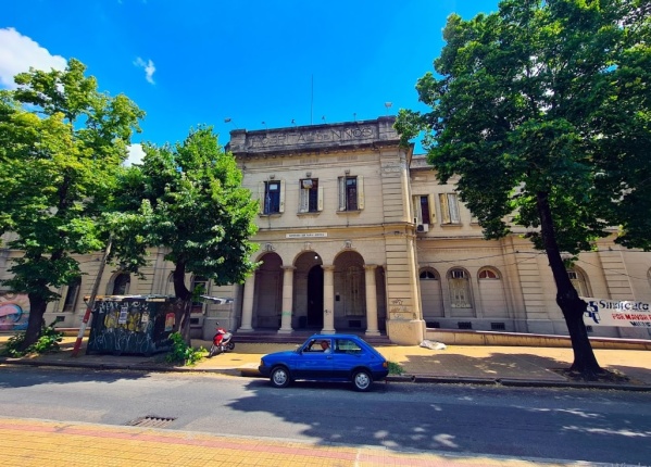 Falleció un bebé platense tras caer a una pileta de natación en un descuido del padre
