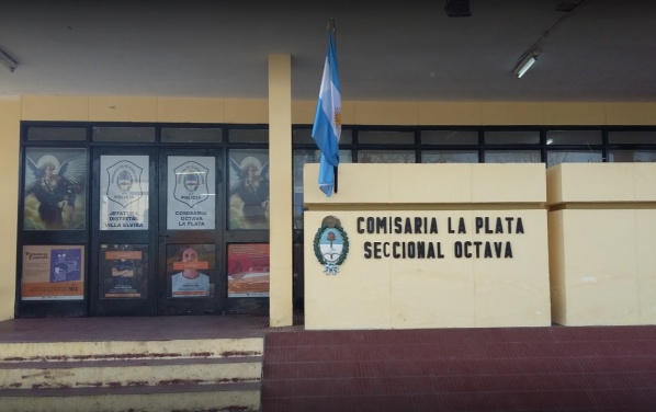 Una mujer fue detenida en La Plata por atacar a su pareja y a la policía