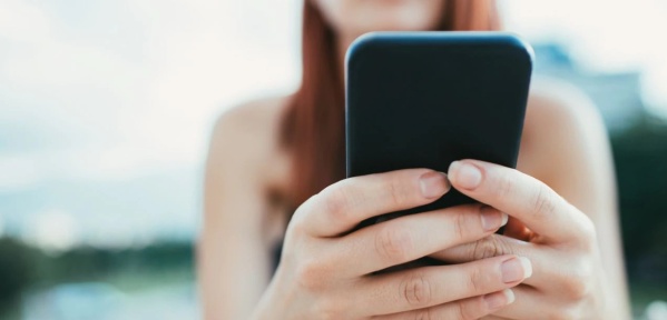 "Qué bronca hablar con vos": recibió el reproche de su amiga por desactivar el "visto" y se hizo viral