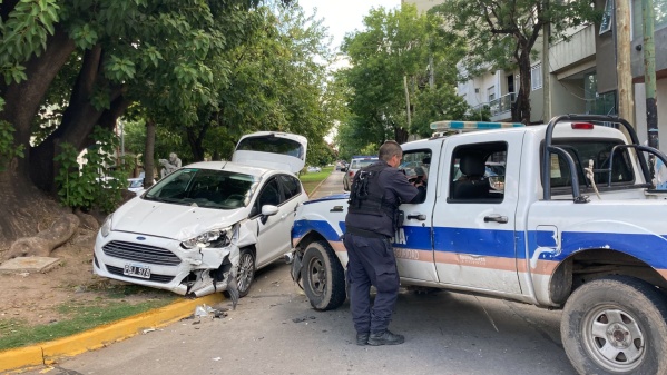 Atacaron una farmacia, robaron un auto a mano armada en Tolosa y cayeron tras una intensa persecuci&oacute;n